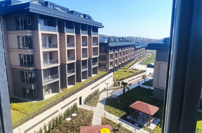 Palm Marin  3 Bed Apartment with Sea View - Vacant & Ready