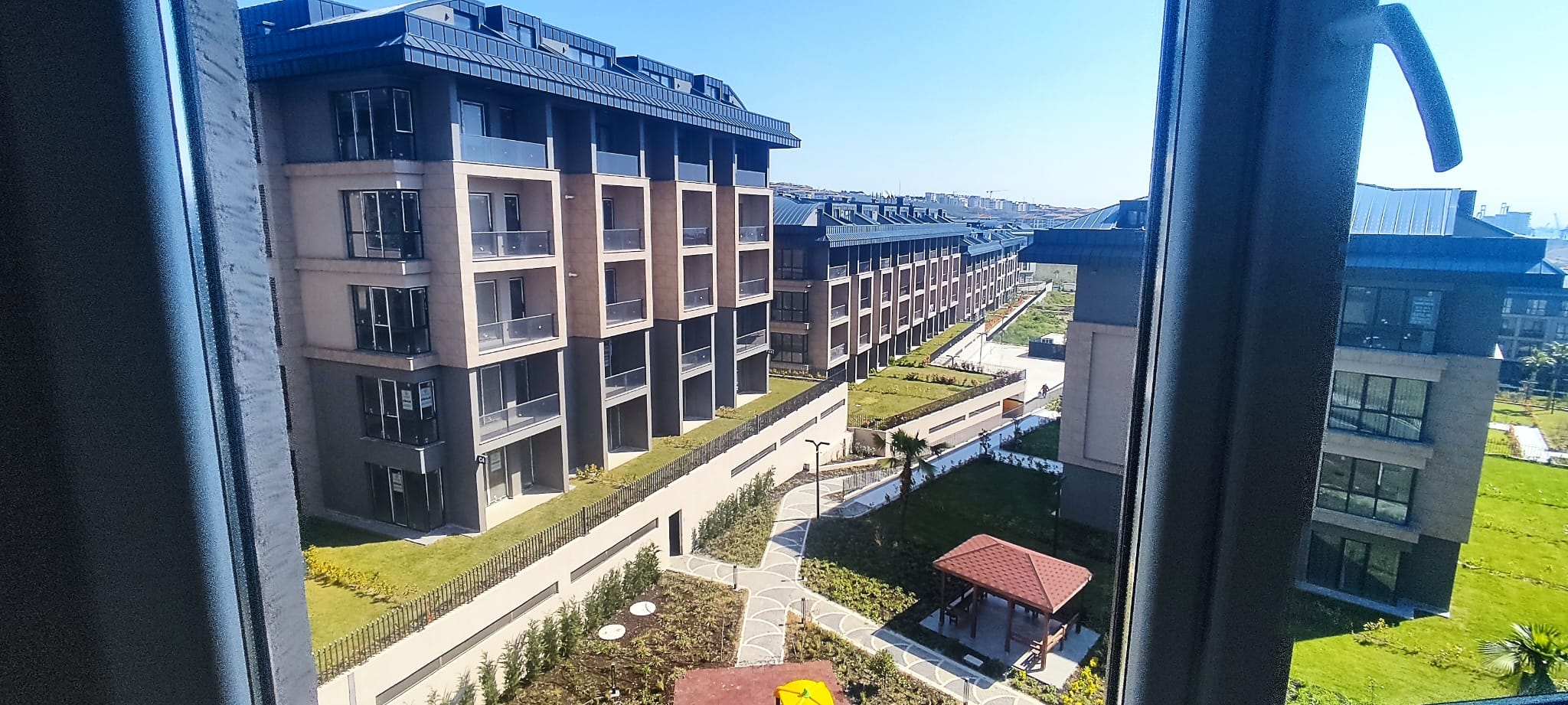 Palm Marin  3 Bed Apartment with Sea View - Vacant & Ready