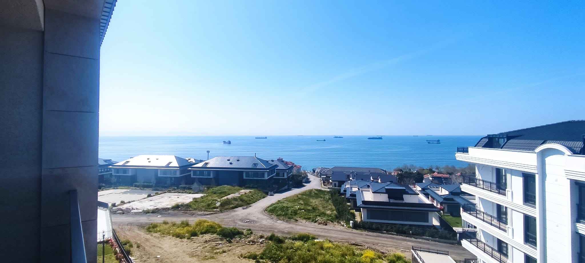 Palm Marin  3 Bed Apartment with Sea View - Vacant & Ready