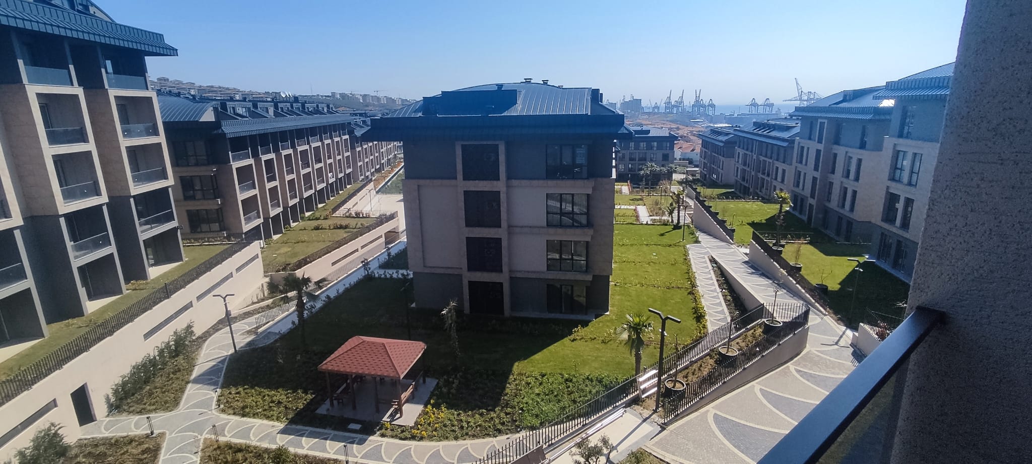 Palm Marin  3 Bed Apartment with Sea View - Vacant & Ready