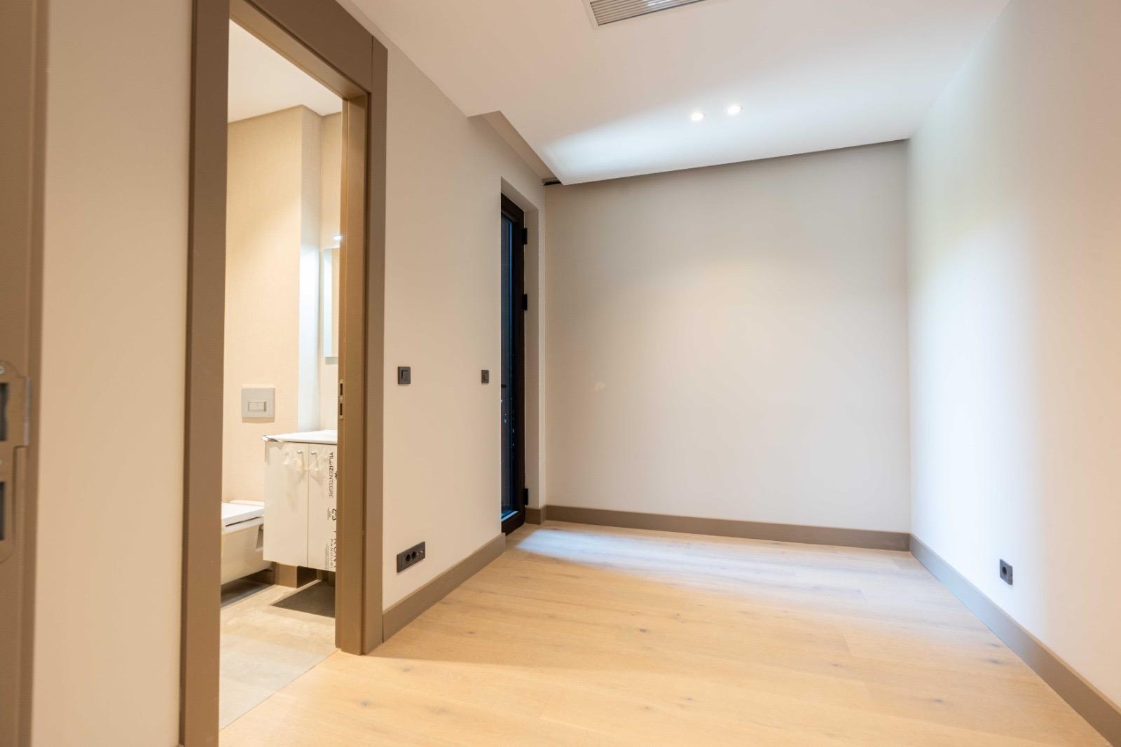 Privé Kemer: 5+1 Terrace Apartment in Göktürk – Citizenship Eligible