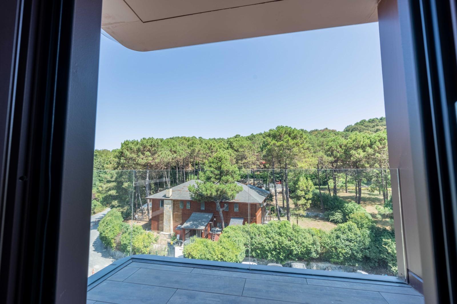 Privé Kemer: 5+1 Terrace Apartment in Göktürk – Citizenship Eligible