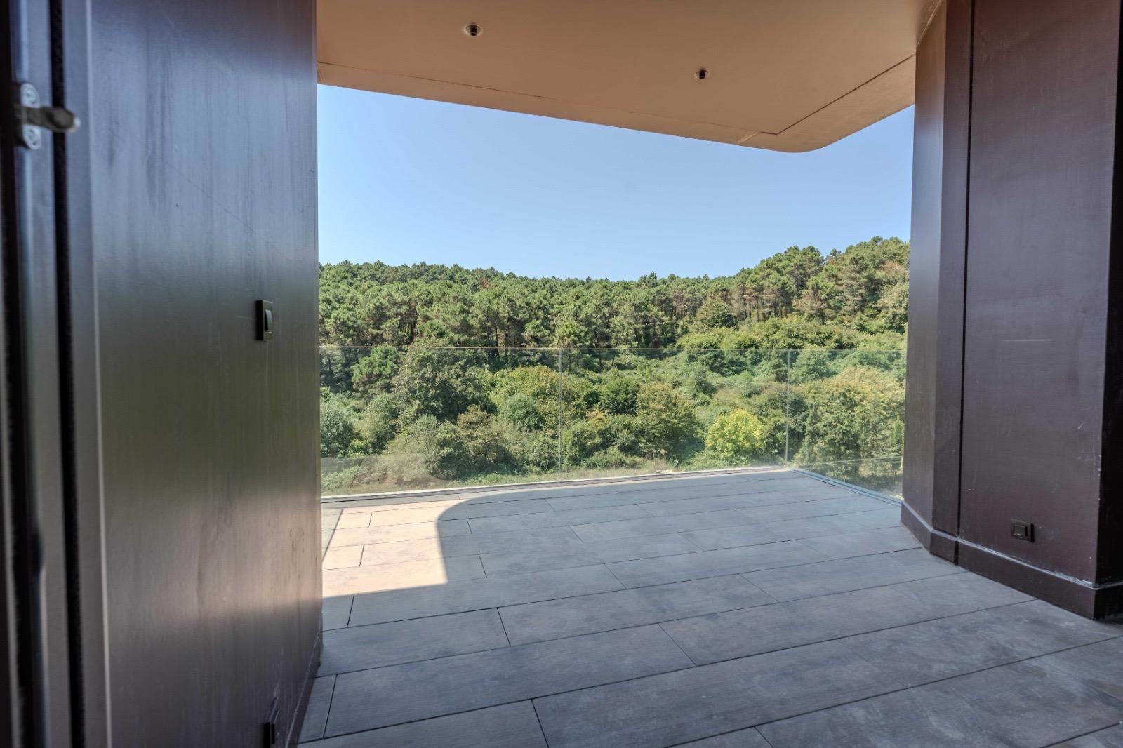 Privé Kemer: 5+1 Terrace Apartment in Göktürk – Citizenship Eligible