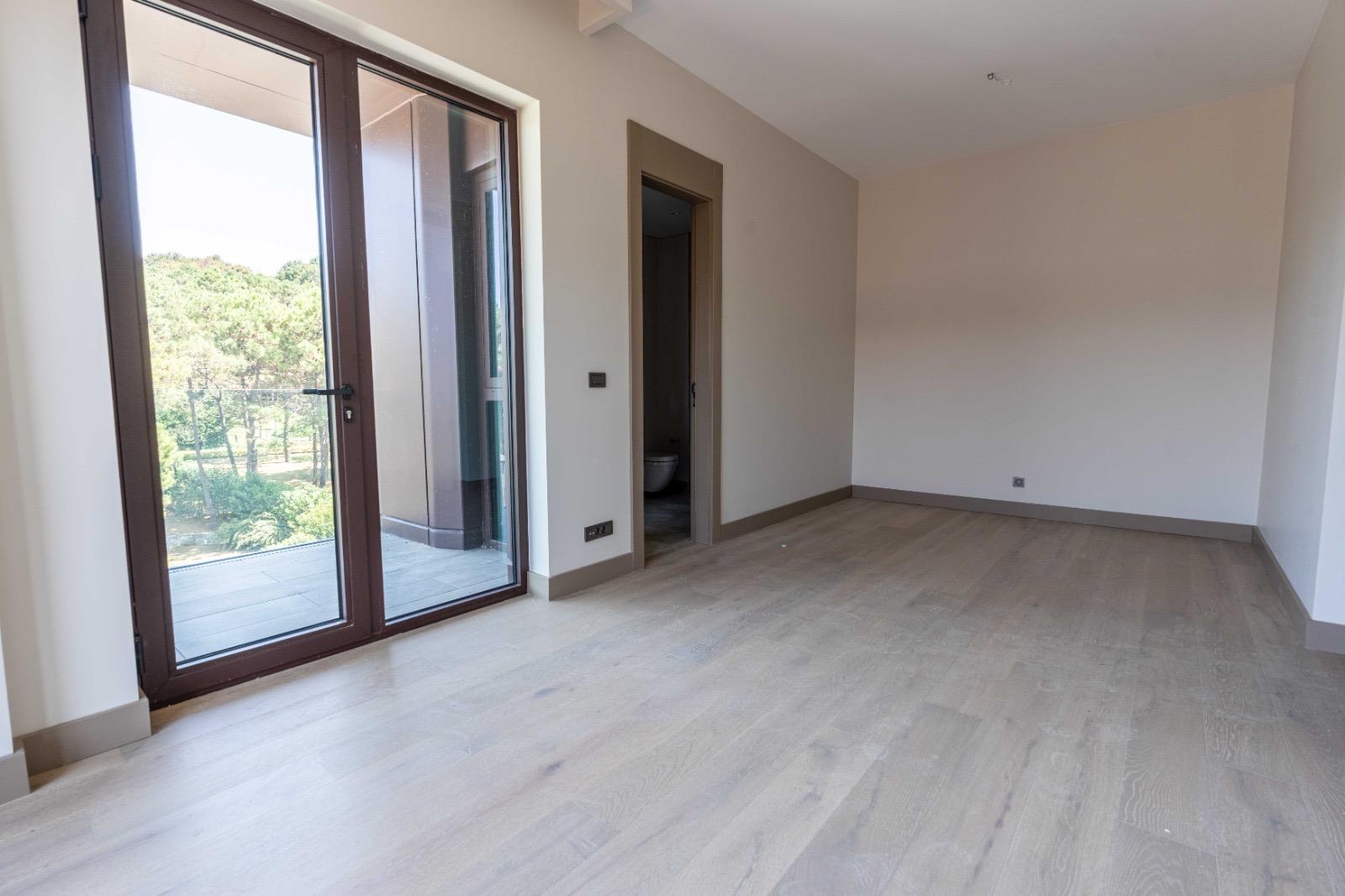 Privé Kemer: 5+1 Terrace Apartment in Göktürk – Citizenship Eligible