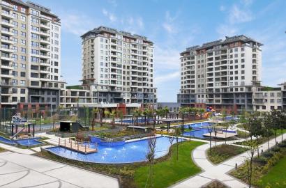 4+1 Duplex at Referans Beylikdüzü - Modern Living with Garden and Terrace - Suitable for Citizenship