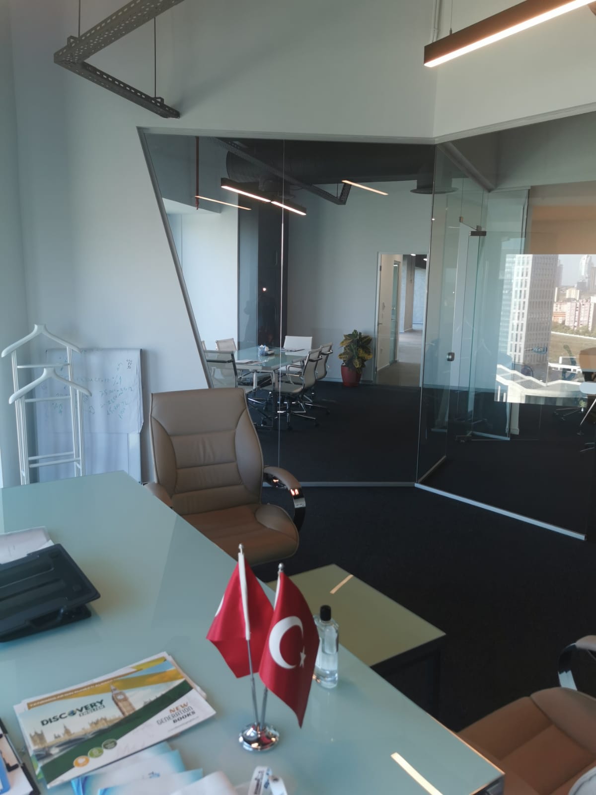 Полностью меблированный офис площадью 135 м2 в Skyland Istanbul, район Левент