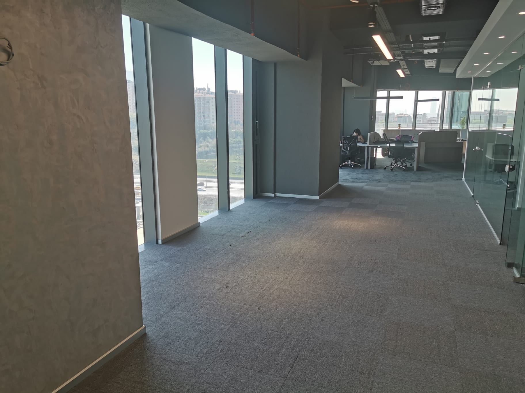 مكتب مفروش جاهز بمساحة 450 متر مربع في سكايلاند