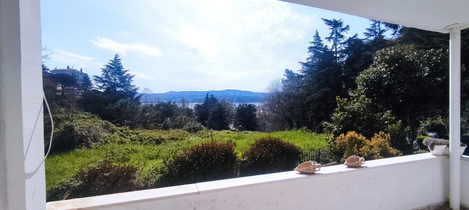 Yeniköy Apartment for Sale - Bosphorus View, 300 m² Land Share, with Pool and Garden 3+1 - Suitable for Citizenship