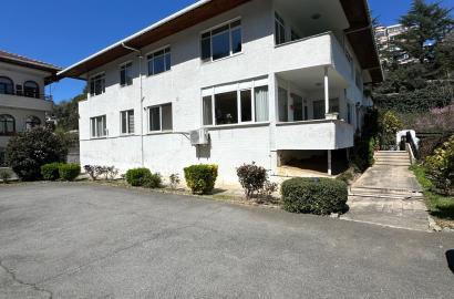 Yeniköy Apartment for Sale - Bosphorus View, 300 m² Land Share, with Pool and Garden 3+1 - Suitable for Citizenship