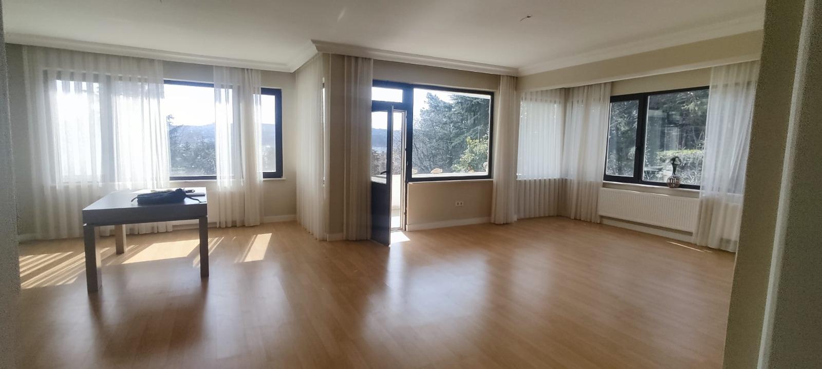 Yeniköy Apartment for Sale - Bosphorus View, 300 m² Land Share, with Pool and Garden 3+1 - Suitable for Citizenship
