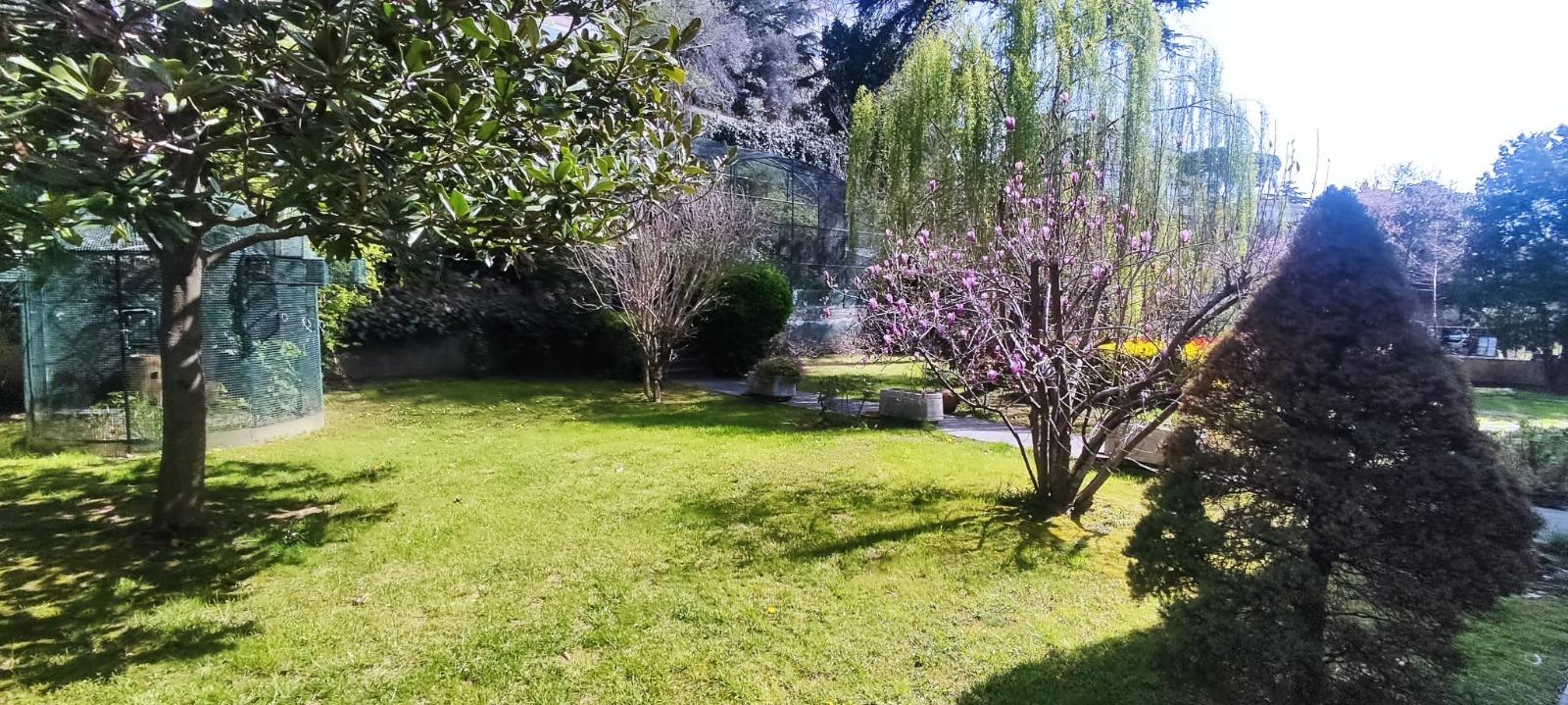 Yeniköy Apartment for Sale - Bosphorus View, 300 m² Land Share, with Pool and Garden 3+1 - Suitable for Citizenship