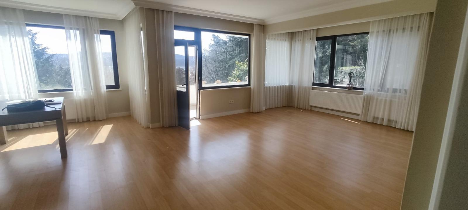 Yeniköy Apartment for Sale - Bosphorus View, 300 m² Land Share, with Pool and Garden 3+1 - Suitable for Citizenship