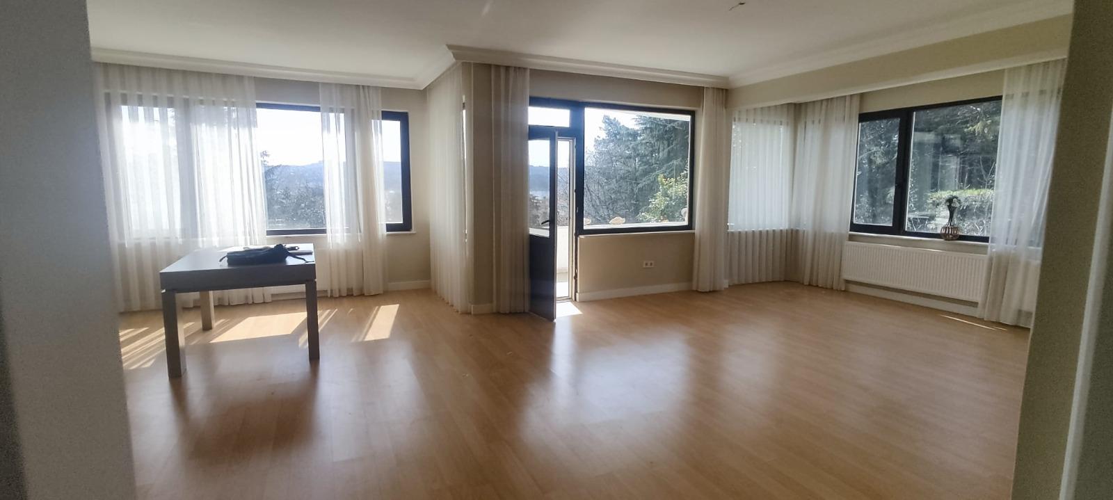 Yeniköy Apartment for Sale - Bosphorus View, 300 m² Land Share, with Pool and Garden 3+1 - Suitable for Citizenship