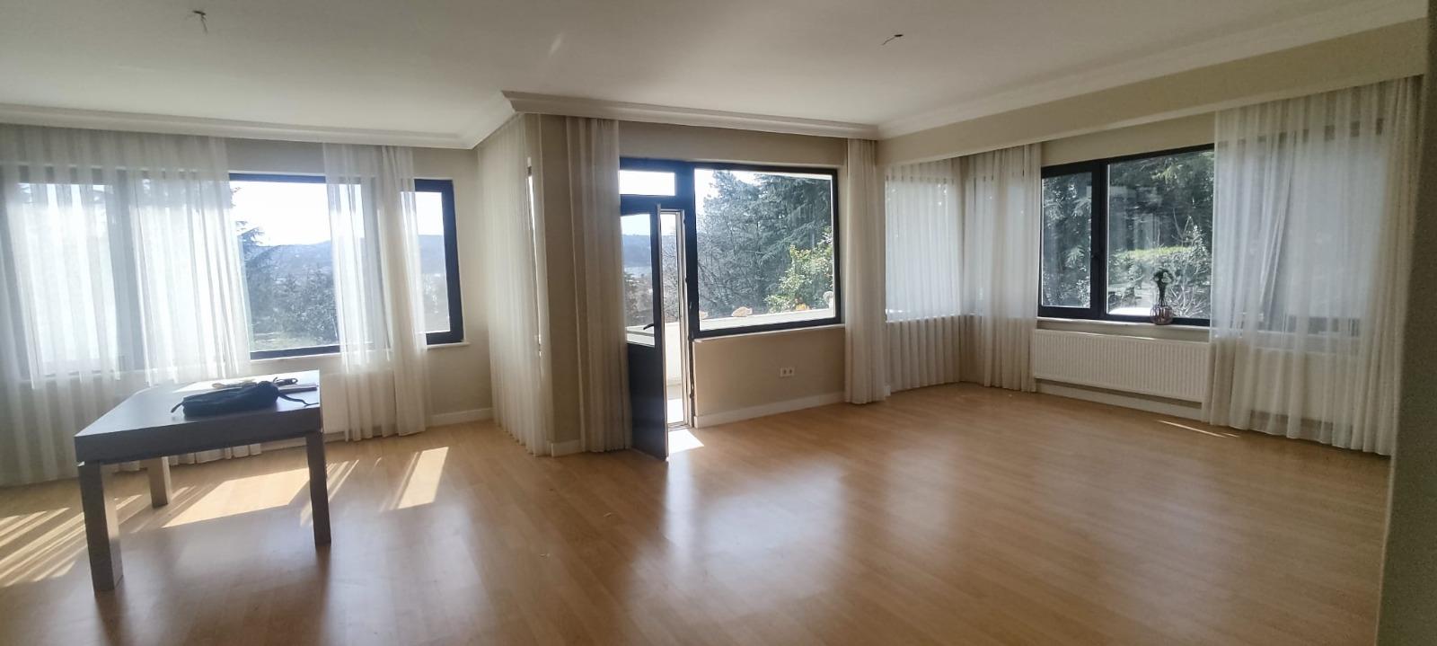 Yeniköy Apartment for Sale - Bosphorus View, 300 m² Land Share, with Pool and Garden 3+1 - Suitable for Citizenship