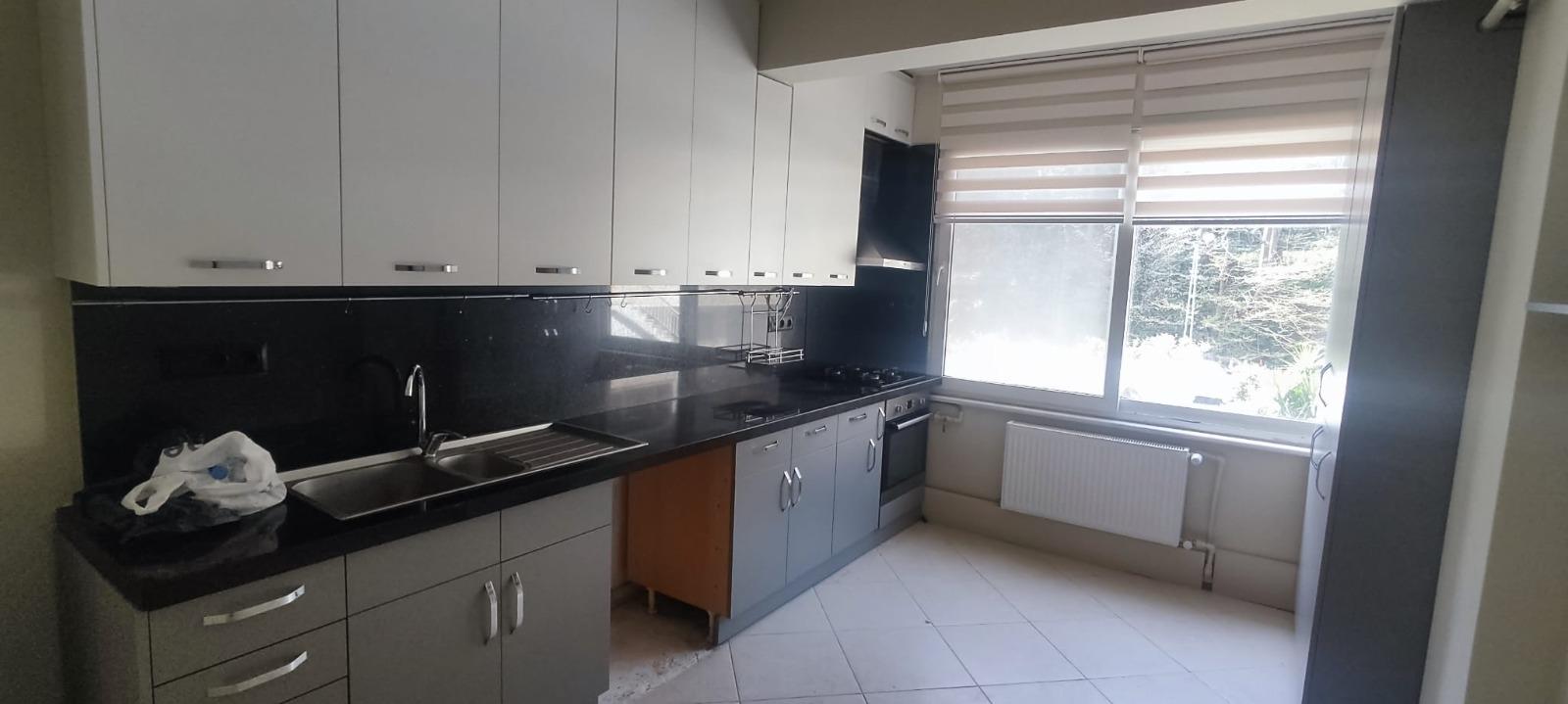 Yeniköy Apartment for Sale - Bosphorus View, 300 m² Land Share, with Pool and Garden 3+1 - Suitable for Citizenship