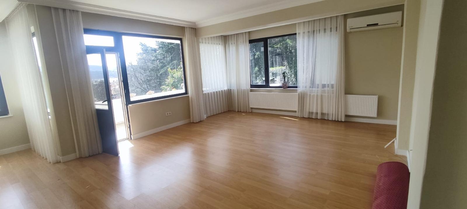 Yeniköy Apartment for Sale - Bosphorus View, 300 m² Land Share, with Pool and Garden 3+1 - Suitable for Citizenship